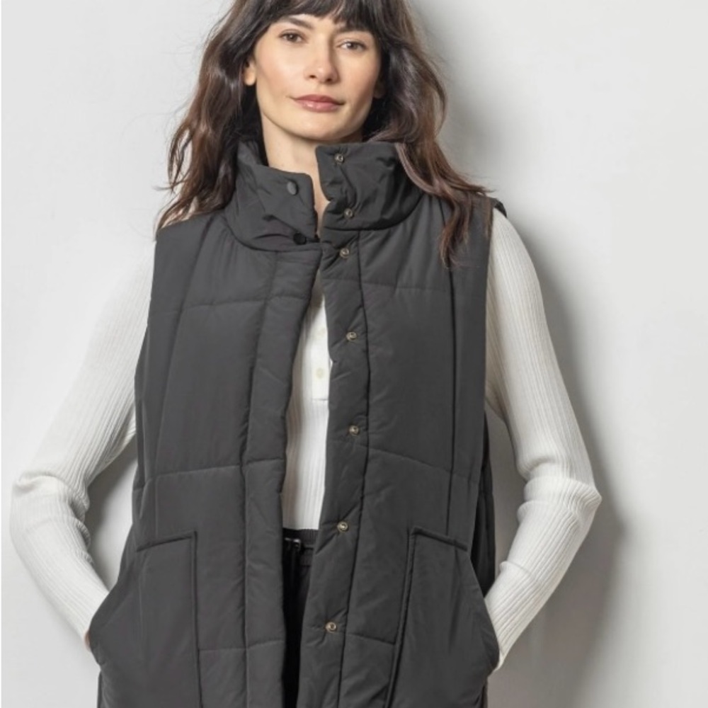 Women's Black Puffer Vest Lila P fashionable and daring